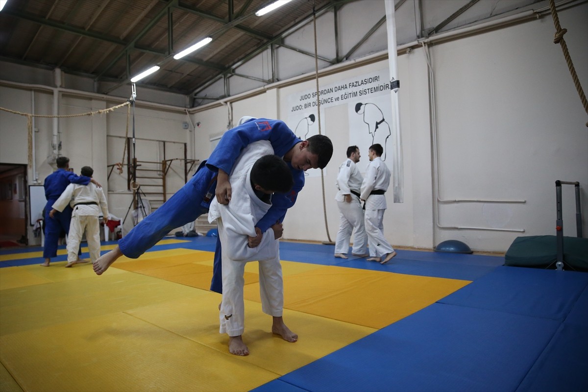 Edirne'de birlikte başladıkları judoda elde ettikleri başarılarla milli takıma seçilen genç...