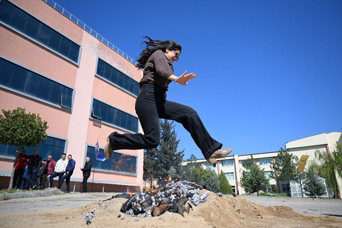 Edirne'de Trakya Üniversitesinde Nevruz Bayramı dolayısıyla etkinlik düzenlendi. Balkan...