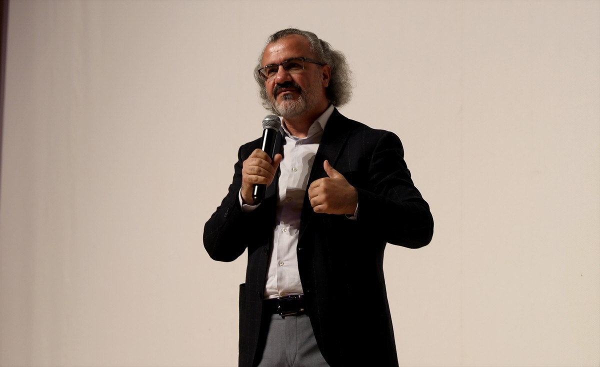 Edirne'de, Valilik tarafından Trakya Üniversitesi Devlet Konservatuarı Konferans Salonu'nda "Bu...