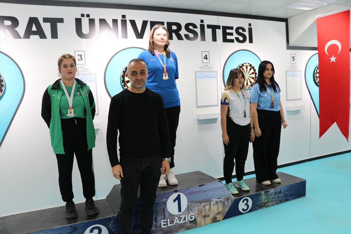 Elazığ'da düzenlenen Üniversiteler arası Ünilig Dart Türkiye Şampiyonası sona erdi. Dereceye...