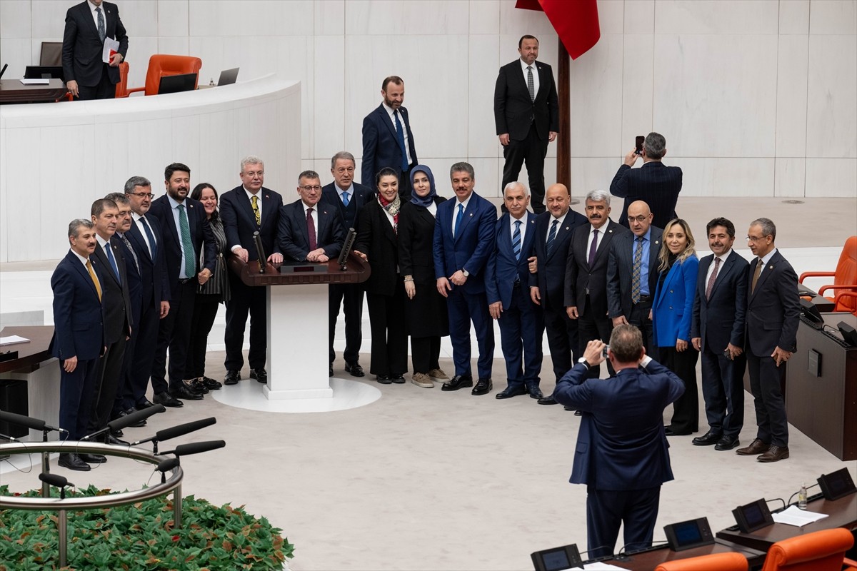 Emekli bayram ikramiyesinin 4 bin liraya yükseltilmesi ile doğum yardımına ilişkin düzenlemeleri...