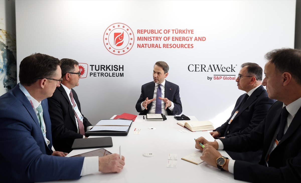 Enerji ve Tabii Kaynaklar Bakanı Alparslan Bayraktar, çeşitli temaslarda bulunmak üzere bulunduğu...