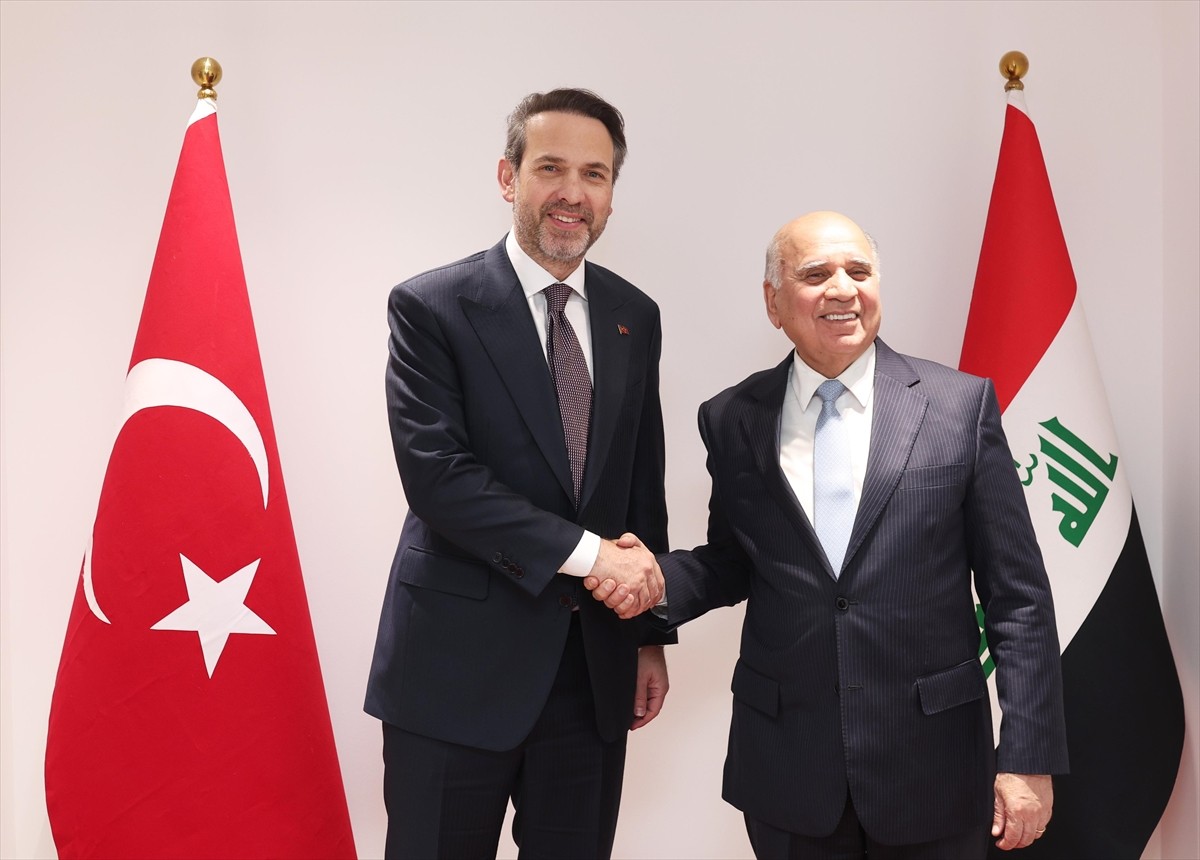 Enerji ve Tabii Kaynaklar Bakanı Alparslan Bayraktar, Irak'ın başkenti Bağdat'ta çeşitli...