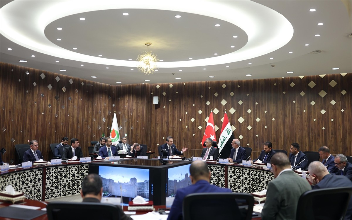 Enerji ve Tabii Kaynaklar Bakanı Alparslan Bayraktar, Irak'ın başkenti Bağdat'ta çeşitli...