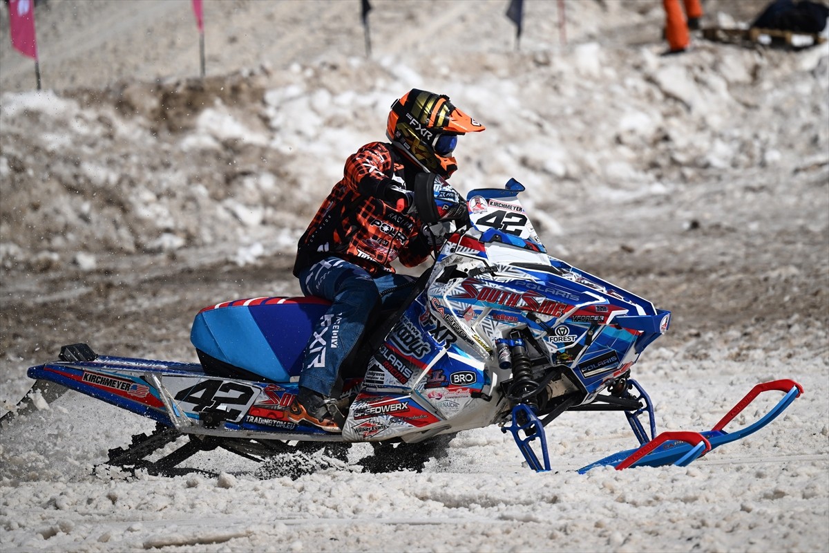 Erciyes Kayak Merkezi'nin ev sahipliği yaptığı Dünya Kar Motosikleti Şampiyonası SNX Türkiye...