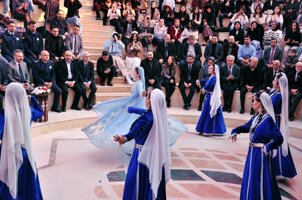 Eskişehir'de Nevruz Bayramı, Türk dünyasına ait müzik dinletileri, dans gösterileri, geleneksel...