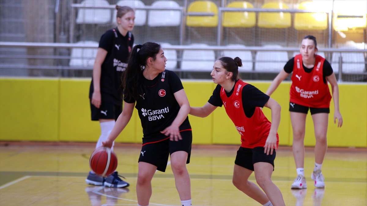 FIBA 16 Yaş Altı Kızlar Basketbol Avrupa Şampiyonası B Ligi'nde zorlu rakiplerle yapacağı...