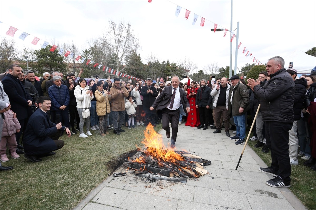Gazi Üniversitesi'nde "Nevruz Bayramı Etkinliği" gerçekleştirildi. Etkinliğe katılan Rektör Prof....