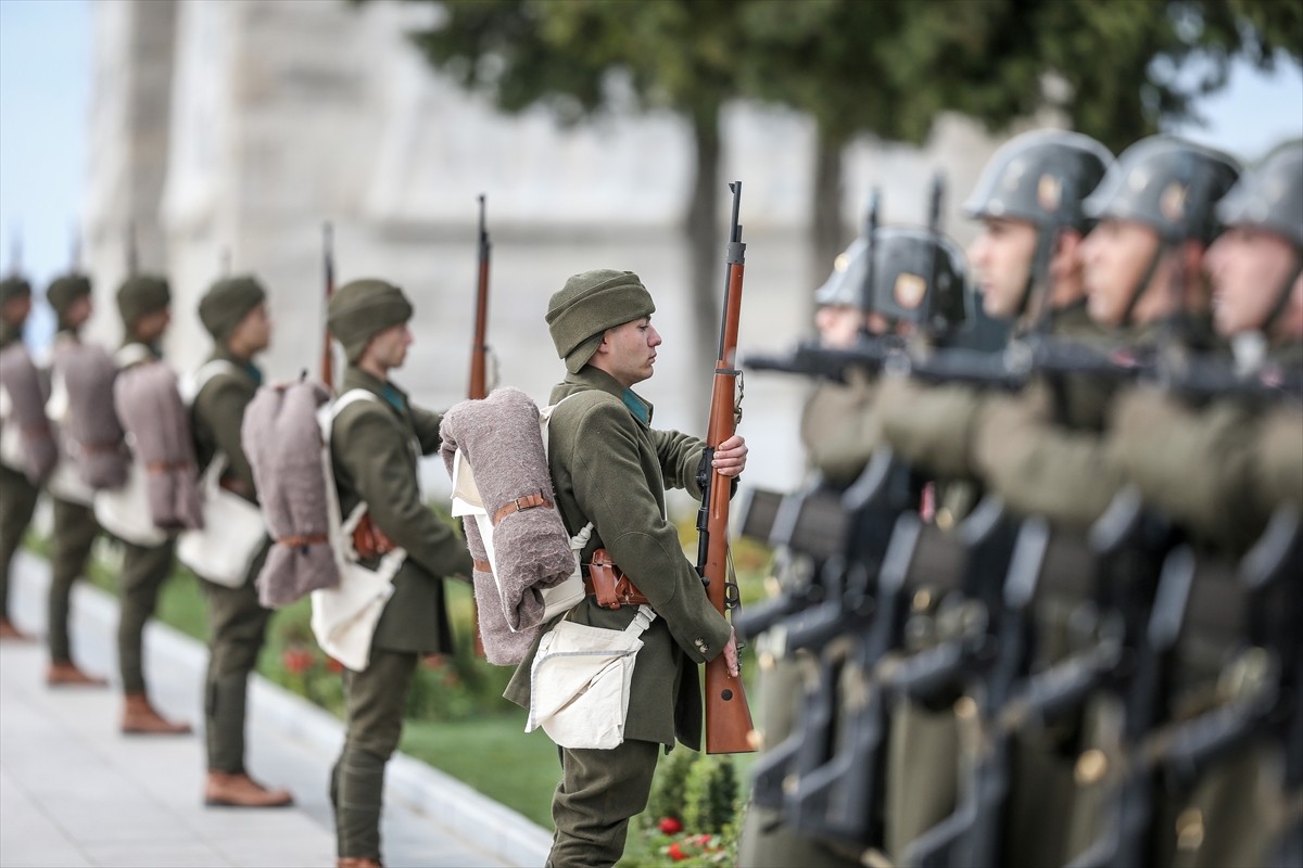 Gelibolu Yarımadası'ndaki Şehitler Abidesi'nde, 18 Mart Şehitleri Anma Günü ve Çanakkale Deniz...