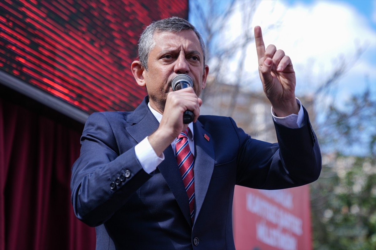 Genel Başkanı Özgür Özel, İstanbul Büyükşehir Belediye (İBB) Başkanı Ekrem İmamoğlu ve Beylikdüzü...