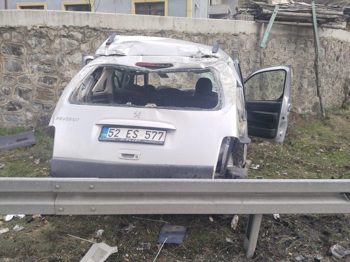 Gümüşhane'deki trafik kazasında 4 kişi yaralandı.