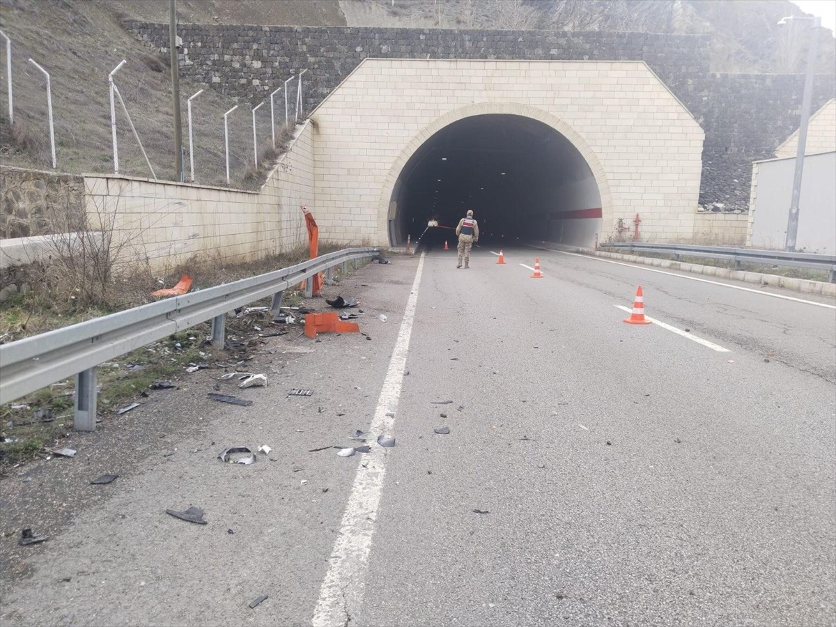 Gümüşhane'deki trafik kazasında 4 kişi yaralandı.