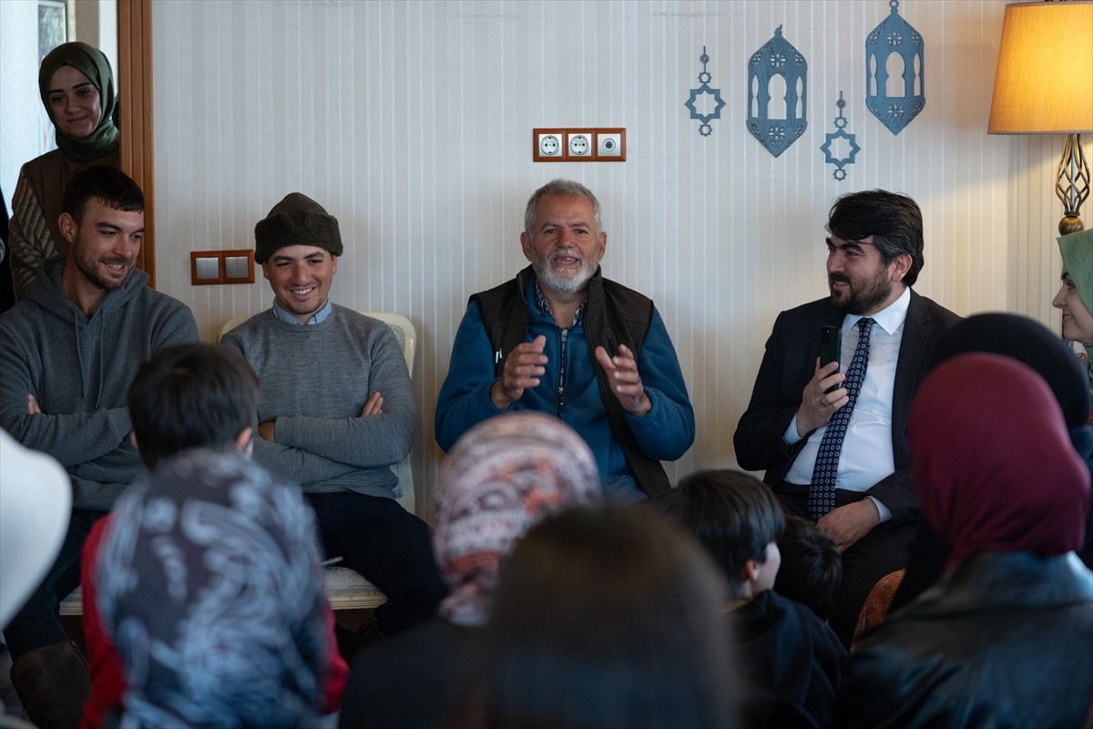 Hac ibadetini yerine getirebilmek için at sırtında yolculuk yapan İspanyol hacı adayları Türkiye...
