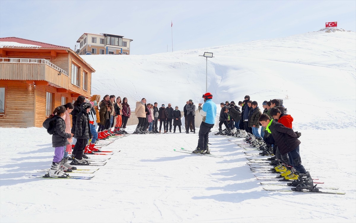 Hakkari'de 8 yıl önce hayata geçirilen "Sağlıklı Gelecek Sporla Gelecek Projesi" ile yüzlerce...