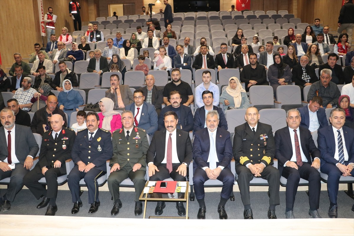 Hatay'da şehit yakınları ve gazilere törenle Devlet Övünç Madalyası ve Beratı takdim...