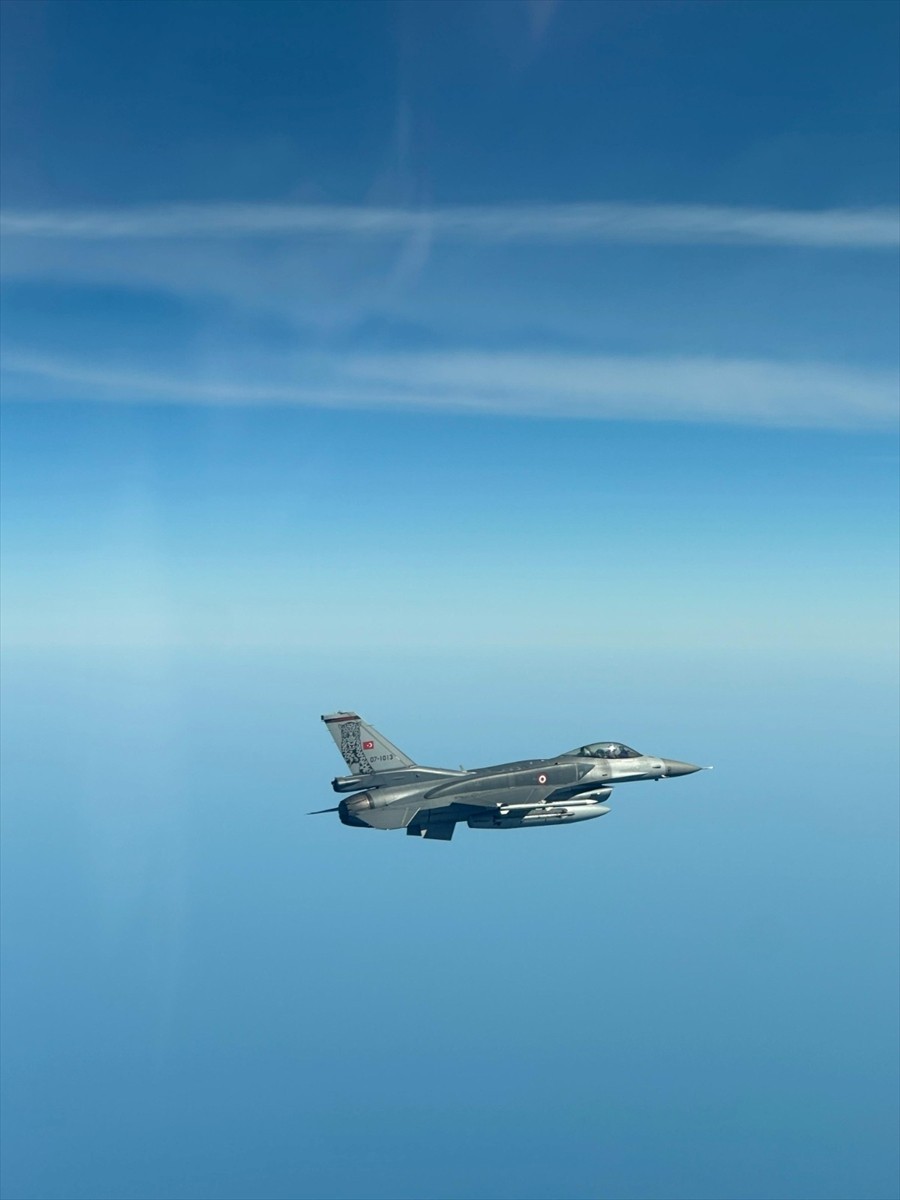 Hava Kuvvetleri Komutanlığına bağlı çeşitli üslerden havalanan muharip ve destek uçaklarının...