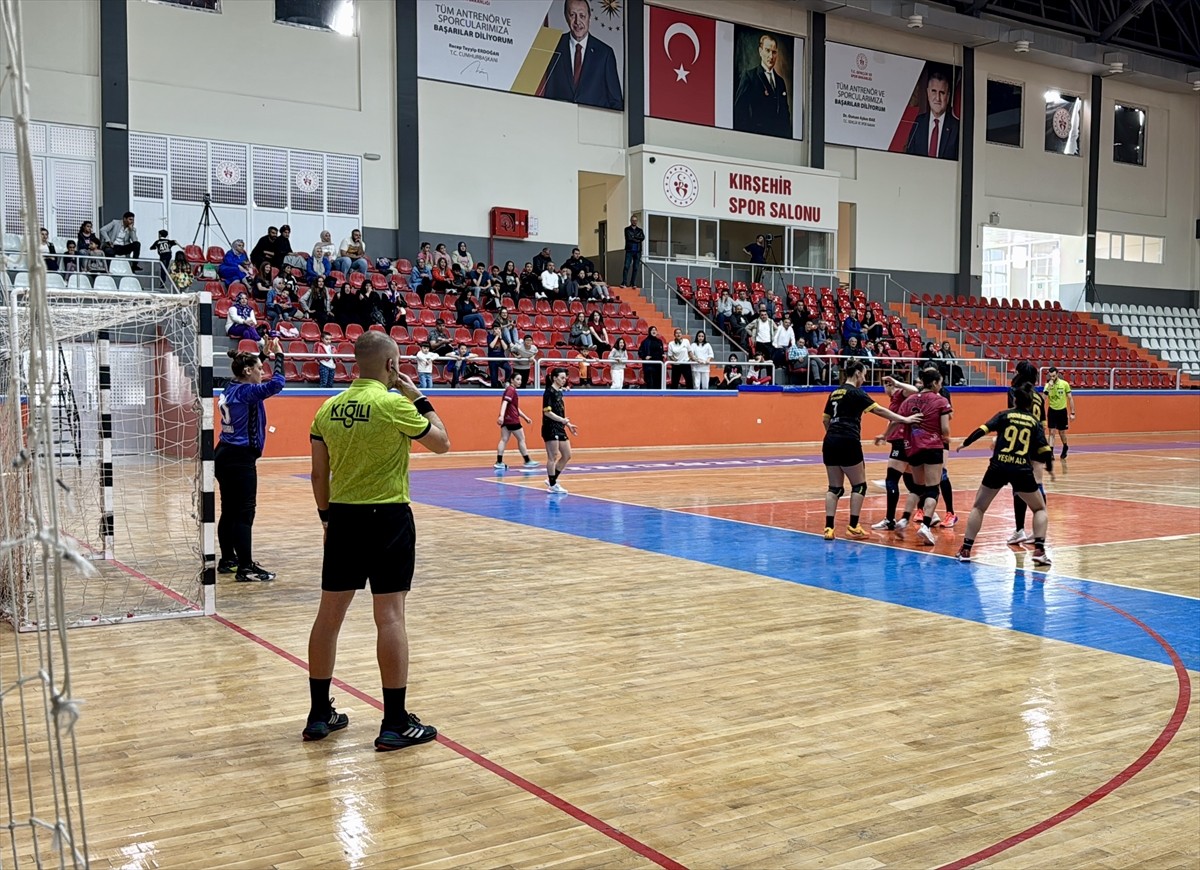 Hentbol Kadınlar Süper Lig'in 18. haftasında Kırşehir Belediyespor ile Adasokağı...