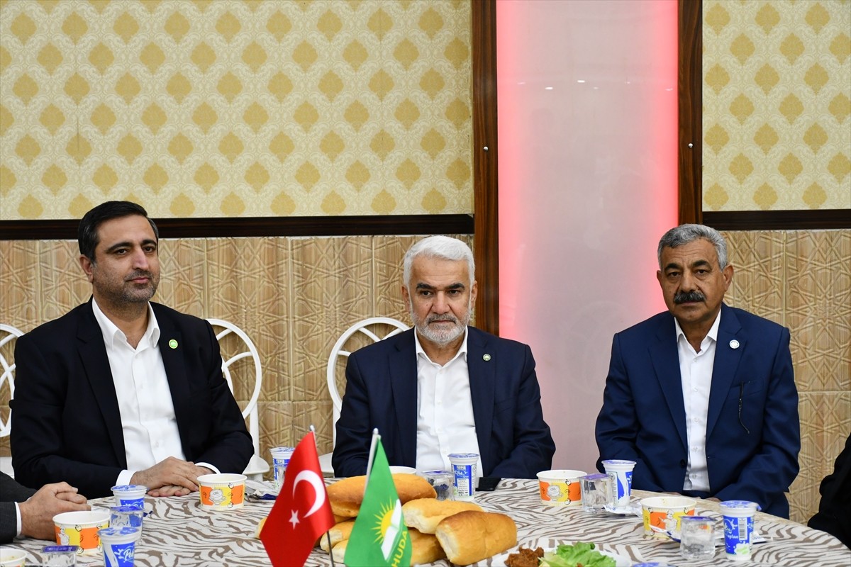 HÜDA PAR Genel Başkanı Zekeriya Yapıcıoğlu, Batman'da partisinin il başkanlığınca bir düğün...