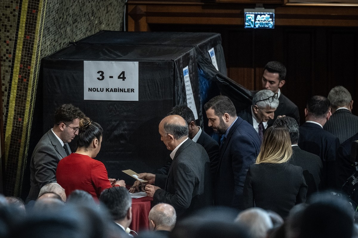 İBB Meclisi, İBB Başkanlığı görevinden uzaklaştırılan ve yolsuzluk soruşturması kapsamında...