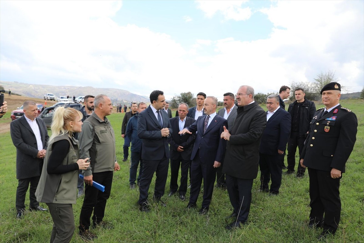 İçişleri Bakan Yardımcısı Bülent Turan (sağ 2), Çanakkale İl Özel İdaresince yapımına başlanan...