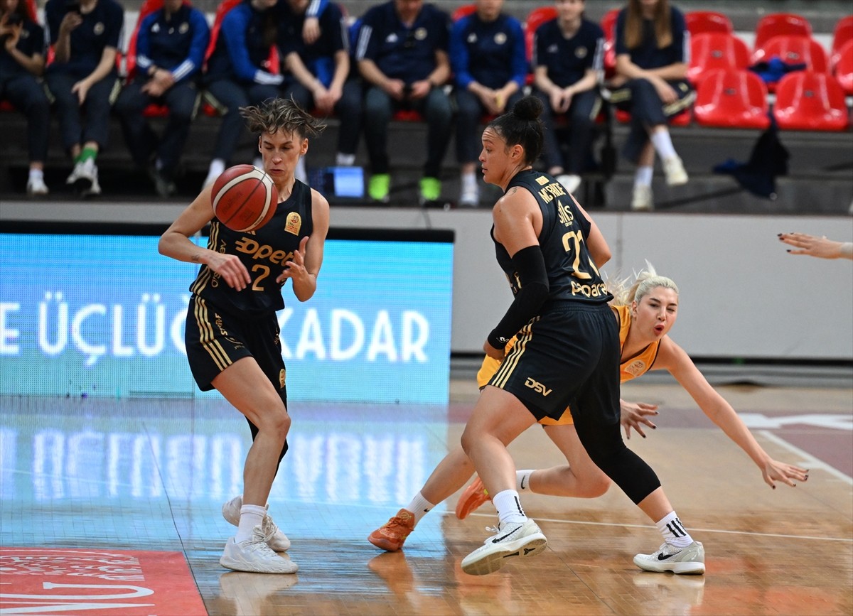 ING Kadınlar Basketbol Süper Ligi play-off çeyrek final ikinci maçında Melikgazi Kayseri...