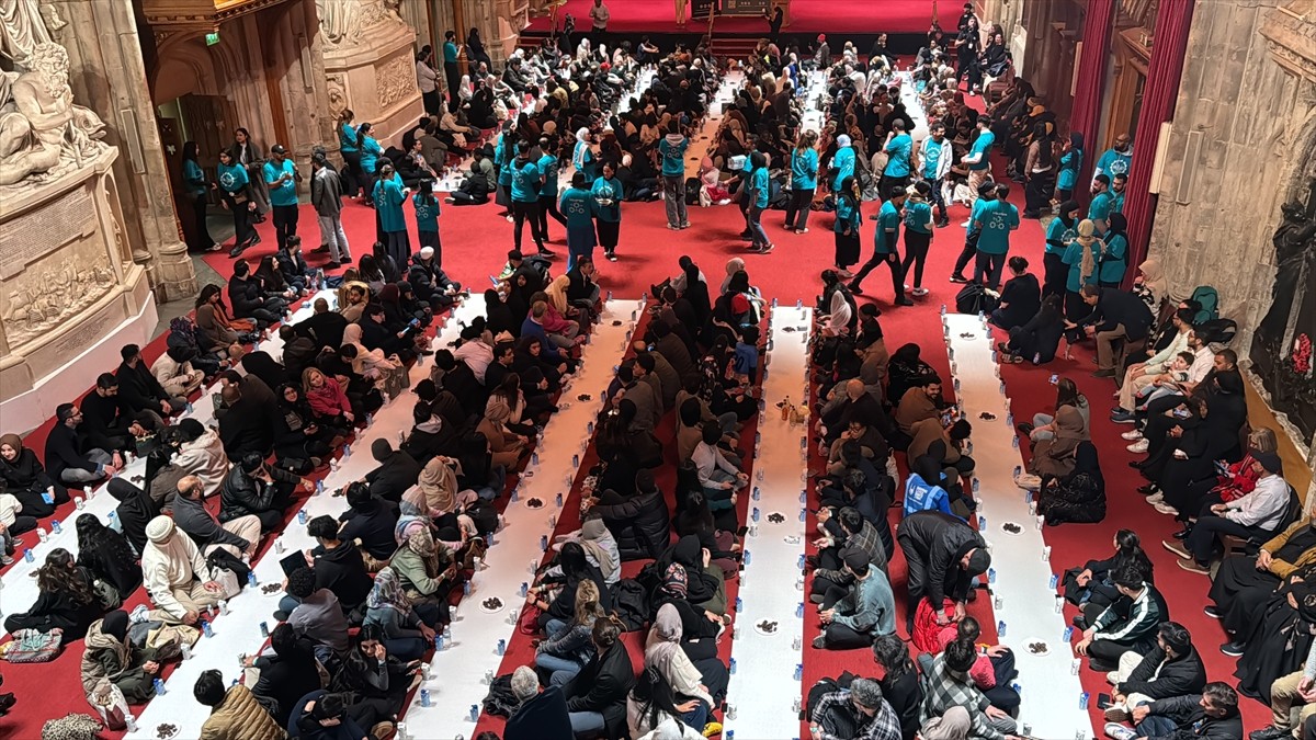 İngiltere'de geleneksel hale gelen "Ramazan Çadırı Projesi" etkinliği kapsamında, başkent...