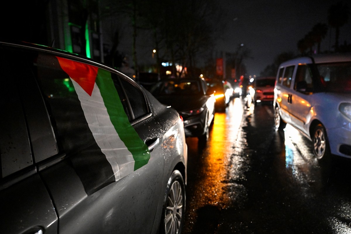 İnsan Hak ve Hürriyetleri (İHH) İnsani Yardım Vakfı, İsrail'in Filistin'e yönelik saldırılarını...