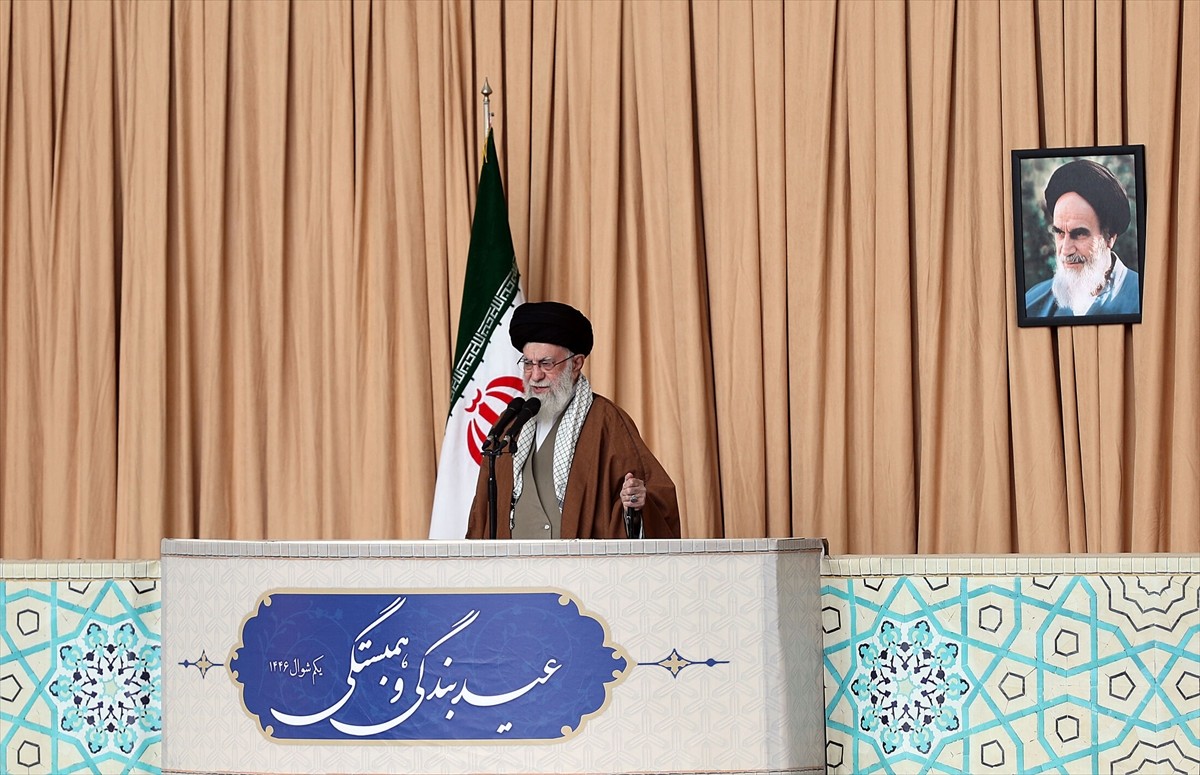 İran lideri Ayetullah Ali Hamaney, ABD Başkanı Donald Trump'ın saldırı tehditlerini hayata...
