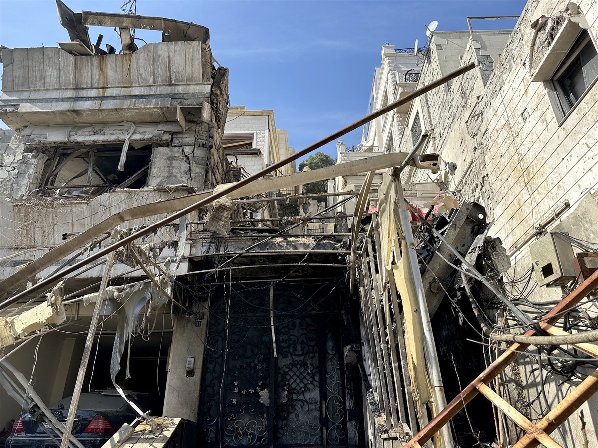 İsrail'e ait savaş uçakları, Suriye'nin başkenti Şam'a saldırı düzenledi. İsrail uçakları, yerel...