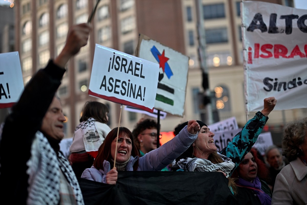 İsrail'in ateşkesi bozarak Gazze'ye başlattığı saldırılar İspanya'nın başkenti Madrid'de protesto...