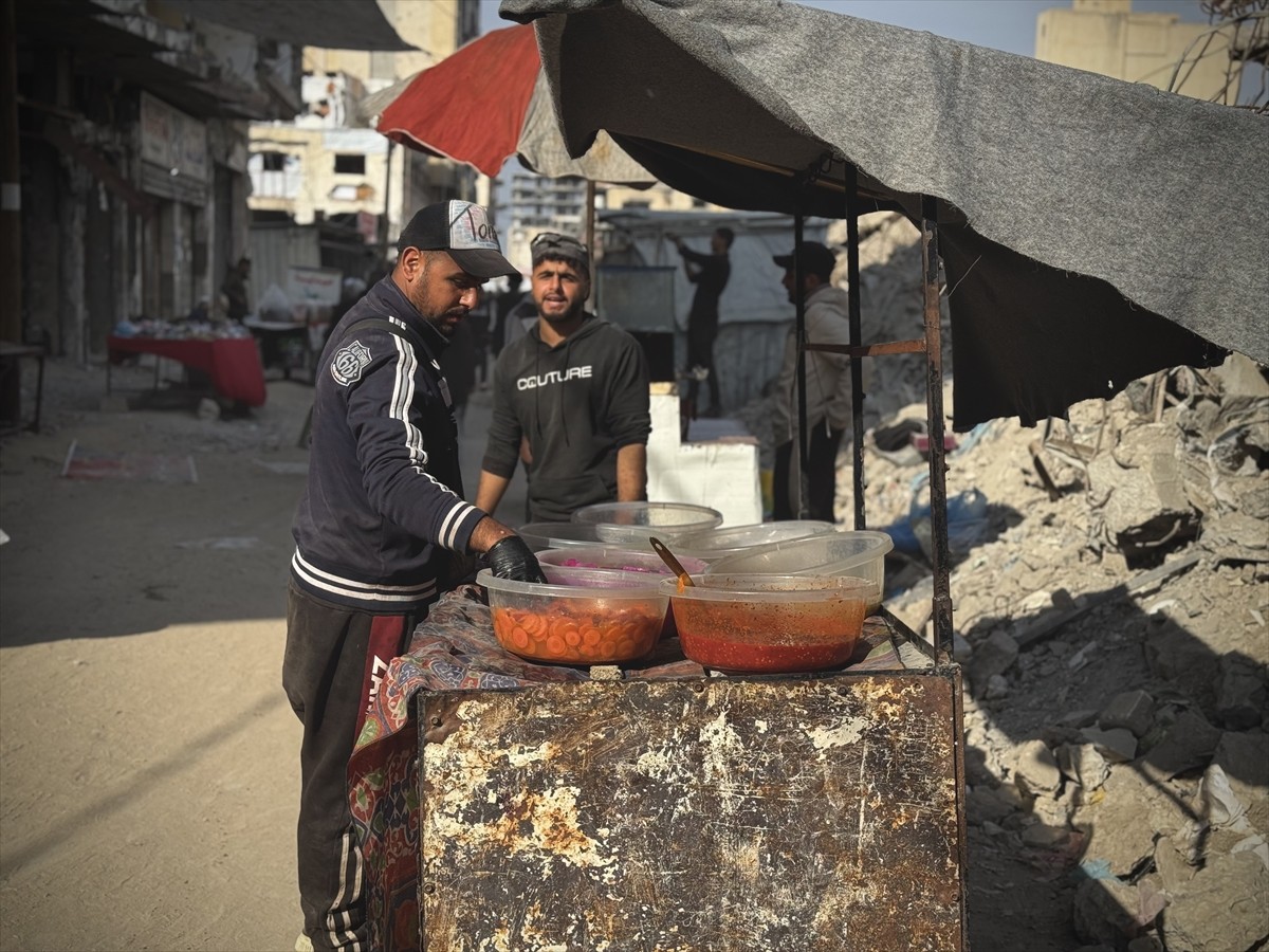 İsrail, Başbakan Binyamin Netanyahu'nun, Gazze Şeridi'ne her türlü insani yardım malzemesinin...