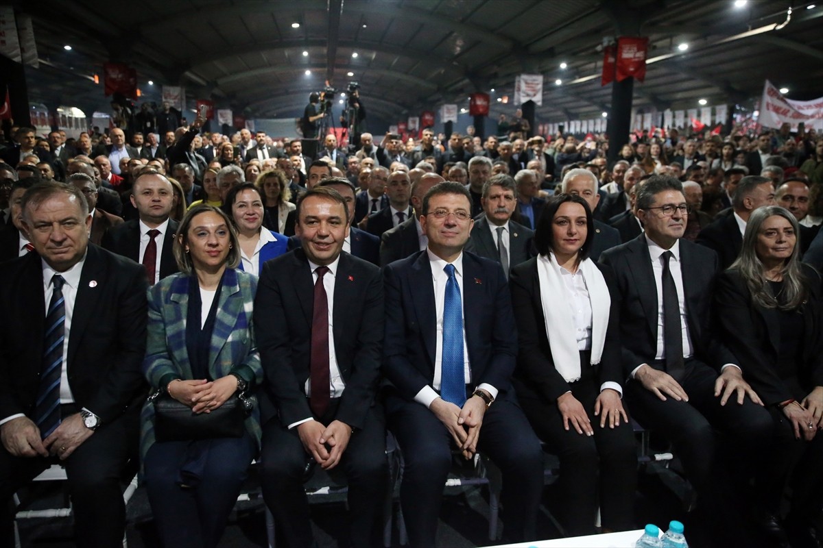 İstanbul Büyükşehir Belediye Başkanı Ekrem İmamoğlu, CHP'nin cumhurbaşkanı adayını belirlemek için...