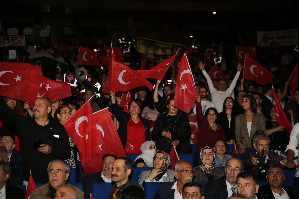 İstanbul Büyükşehir Belediye Başkanı Ekrem İmamoğlu, CHP'nin cumhurbaşkanı adayını belirlemek için...