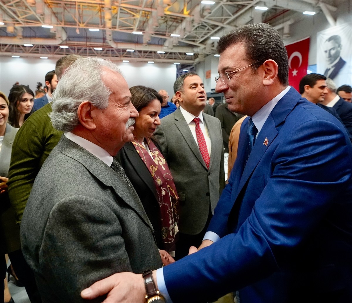 İstanbul Büyükşehir Belediyesince (İBB), kentteki muhtarların katılımıyla Yenikapı'daki Dr. Mimar...