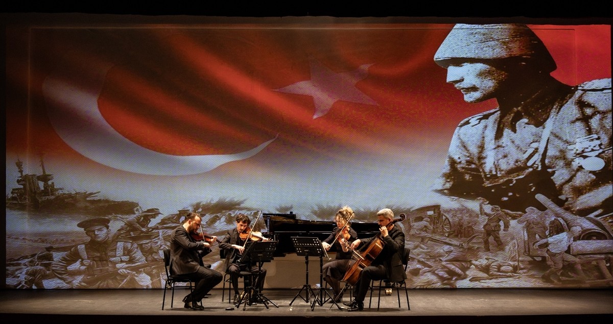 İstanbul Devlet Opera ve Balesinin (İDOB), Çanakkale Zaferi'nin 110. yıl dönümüne özel hazırladığı...