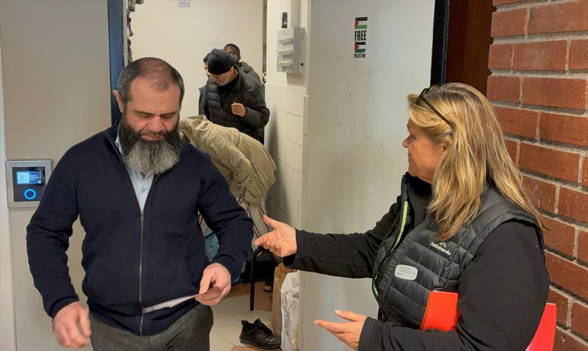 İsveç'in başkenti Stockholm'de son 6 yıldır uygulanan "Ramazanda Sigarayı Bırak" kampanyası bu yıl...