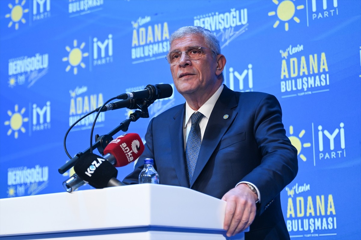 İYİ Parti Genel Başkanı Müsavat Dervişoğlu (sol 2), partisinin Adana İl Başkanlığı tarafından...