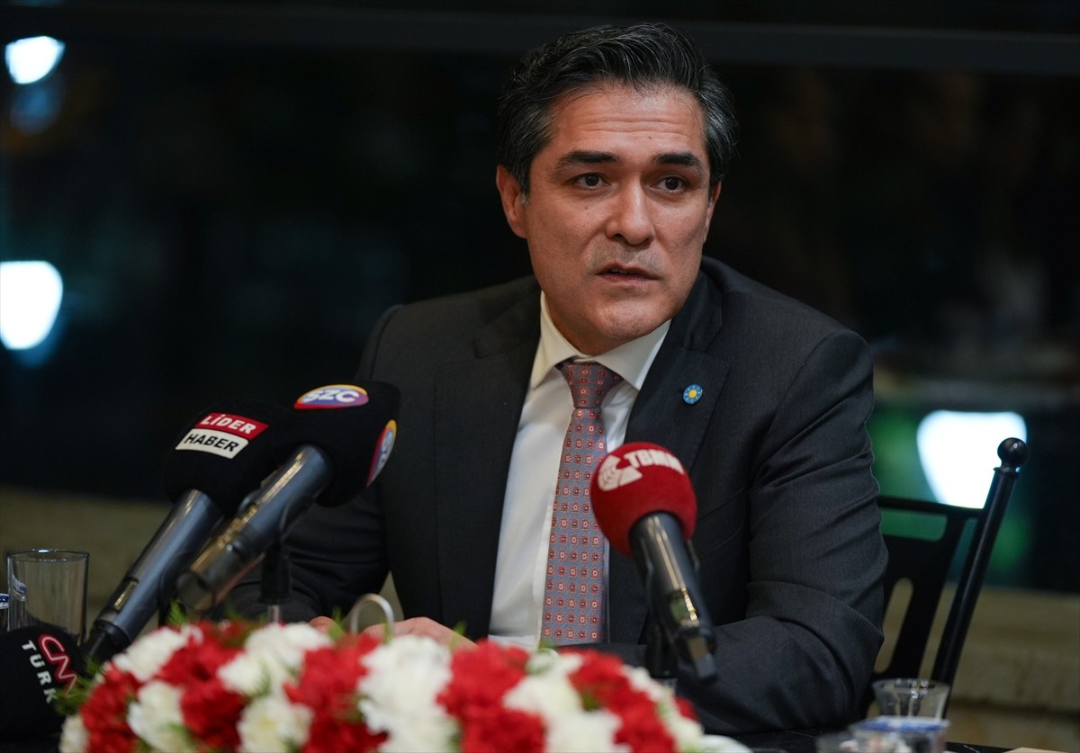 İYİ Parti Grup Başkanvekili Mehmet Satuk Buğra Kavuncu, Meclis'te parlamento muhabirleriyle iftar...