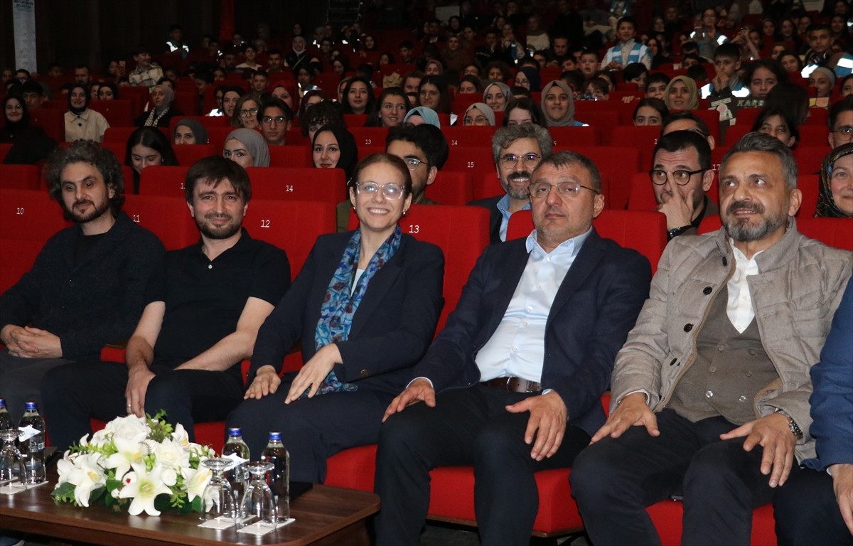 İyilik Kılavuzu Yarışması kapsamında ramazan ayı boyunca iyilik yapmak için yarışan 300 takımdan...