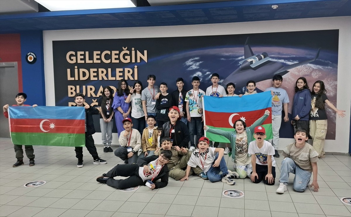 İzmir'in Gaziemir ilçesinde bulunan Ege Serbest Bölgesi'ndeki Uzay Kampı Türkiye'de Azerbaycanlı...