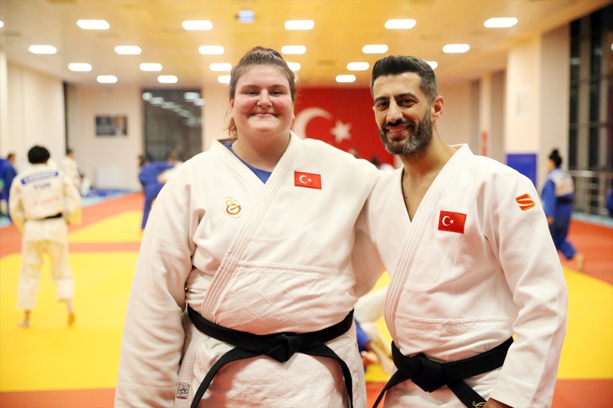 Judoya hobi olarak başlayan milli sporcu Hilal Öztürk, Los Angeles 2028 Olimpiyat Oyunları'na...