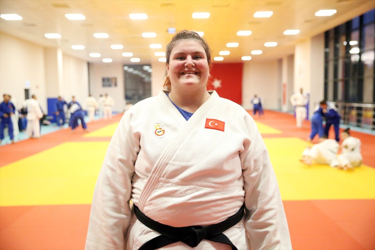 Judoya hobi olarak başlayan milli sporcu Hilal Öztürk, Los Angeles 2028 Olimpiyat Oyunları'na...