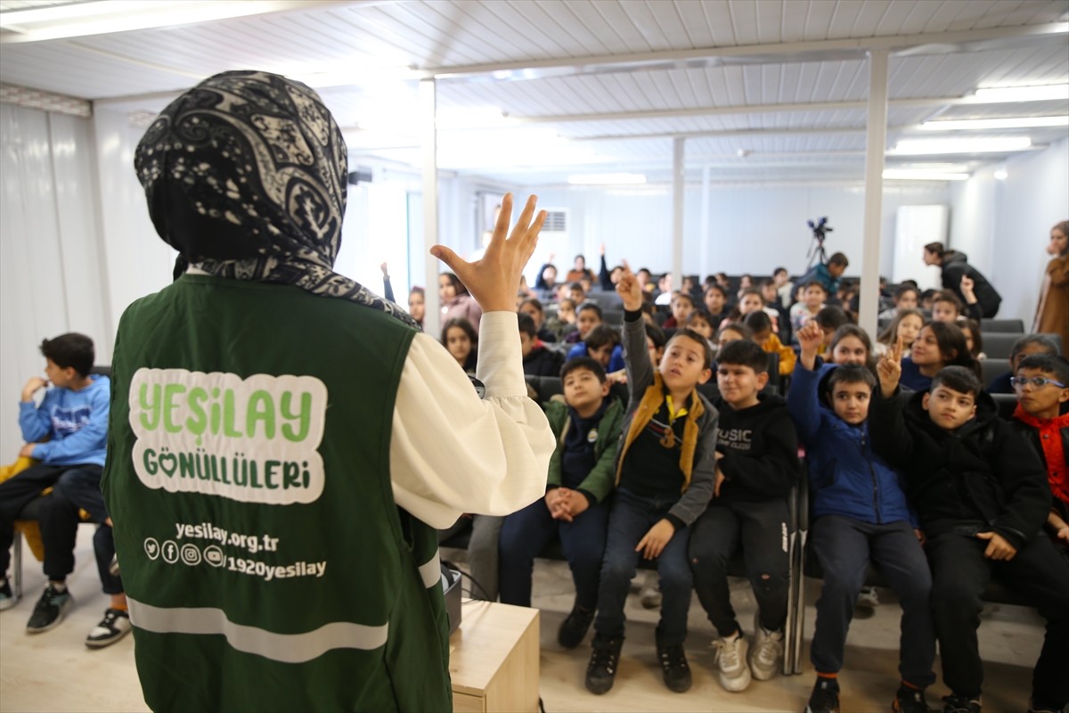 Kahramanmaraş'ta 1-7 Mart Yeşilay Haftası kapsamında, Yeşilay Kahramanmaraş Şubesince Umutkent...