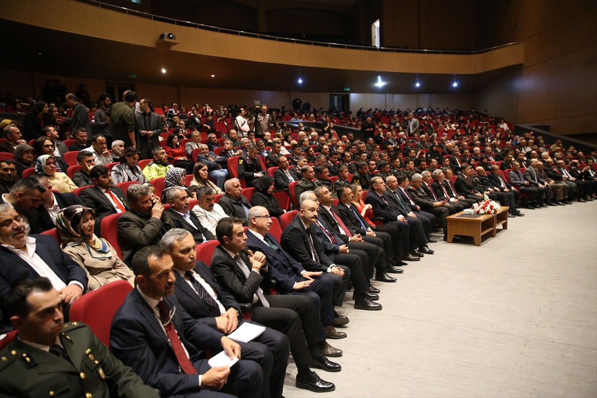 Kahramanmaraş'ta 11 şehit yakını ve 6 gaziye Devlet Övünç Madalyası ve Beratı verildi....