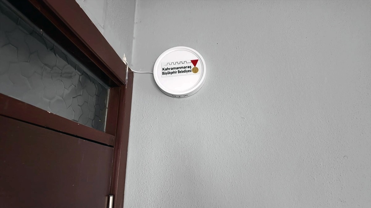 Kahramanmaraş Büyükşehir Belediyesince işitme engelli bireyler için "ışıklı kapı zili" projesi...