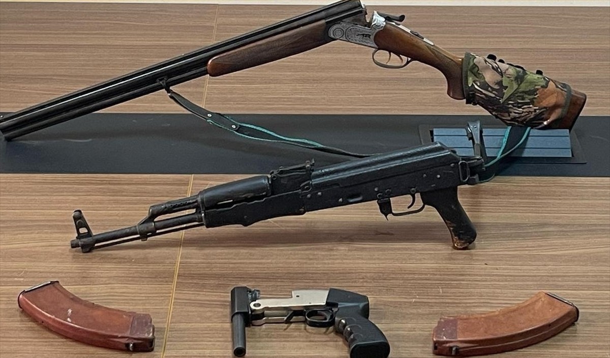 Kars'ta yasa dışı silah ticareti operasyonunda 1 zanlı tutuklandı. Operasyonda 1 kalaşnikof tüfek...
