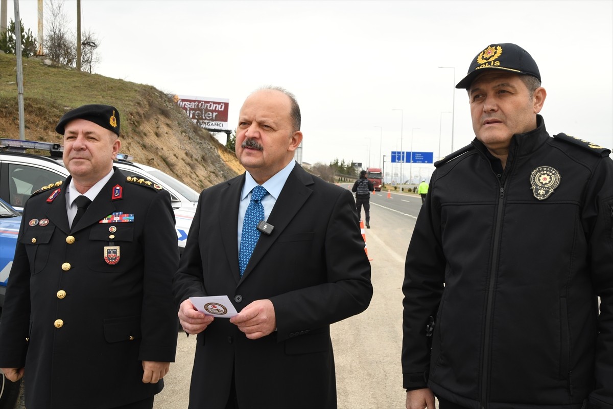 Kastamonu'da kolluk kuvvetleri, 9 günlük Ramazan Bayramı tatili için yola çıkacakların güvenle...