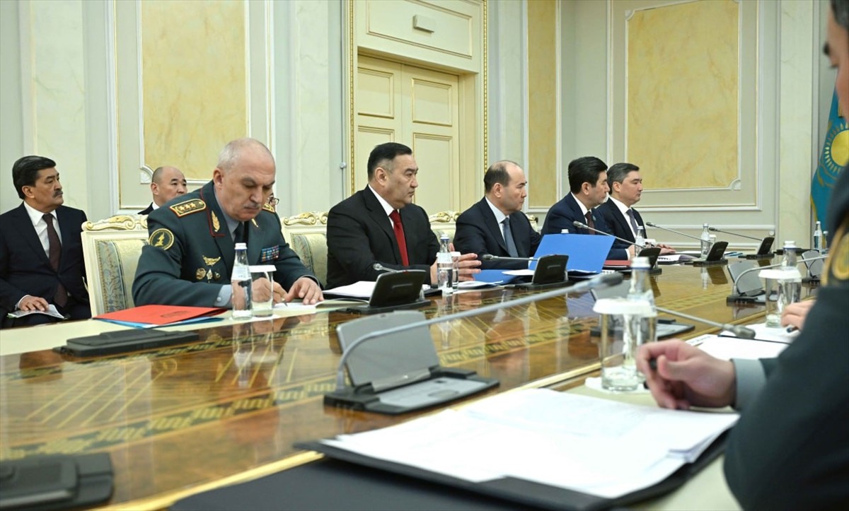 Kazakistan Cumhurbaşkanı Kasım Cömert Tokayev, güvenlik konseyi üyelerine ülkede terör ve...