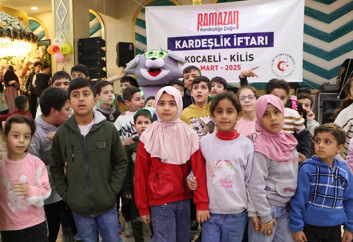 Kilis İHH İnsani Yardım Derneği, yetim ve ailelerine yönelik iftar programı düzenledi.