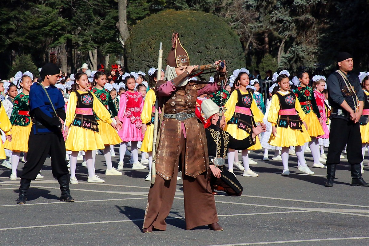 Kırgızistan'da baharın gelişini simgeleyen Nevruz Bayramı, ülkenin tüm ana meydanlarında...